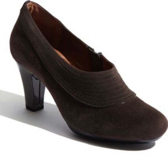 Clarks Artisan Collection SZ 6 Society Ascot Black Suede Comfort Kitten Heels - Picture 14 of 14